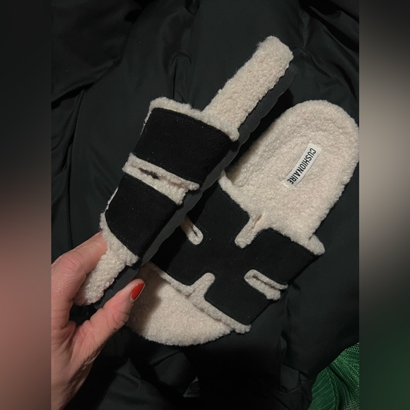 Sherpa Slippers - Picture 8 of 11